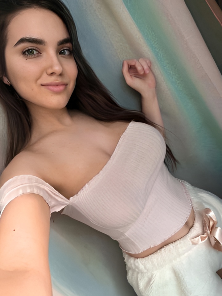 Индивидуалка Арина, доступна для личного знакомства от 2500 руб