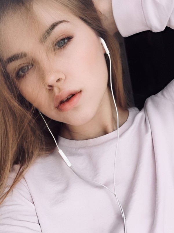 Виктория привлекательная девушка из Зарайск цена от 1500 руб