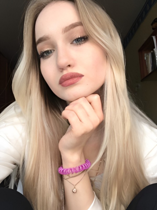 Викуля привлекательная девушка из Зарайск цена от 5000 руб